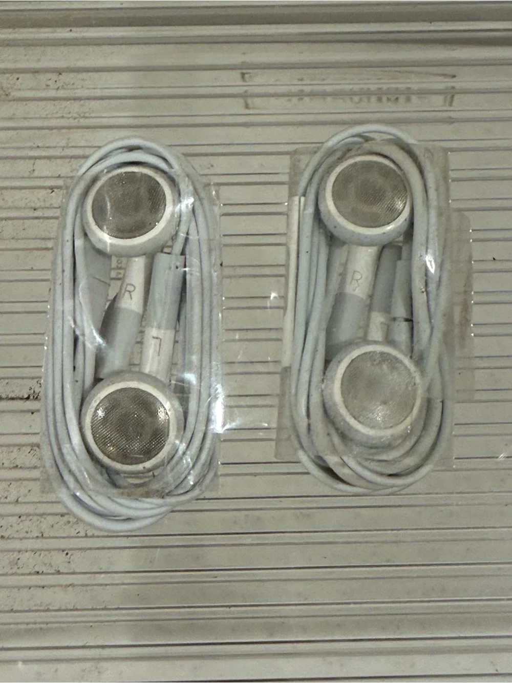 NEW Apple White Wired Earbuds with 3.5mm Jack - Pack of 2